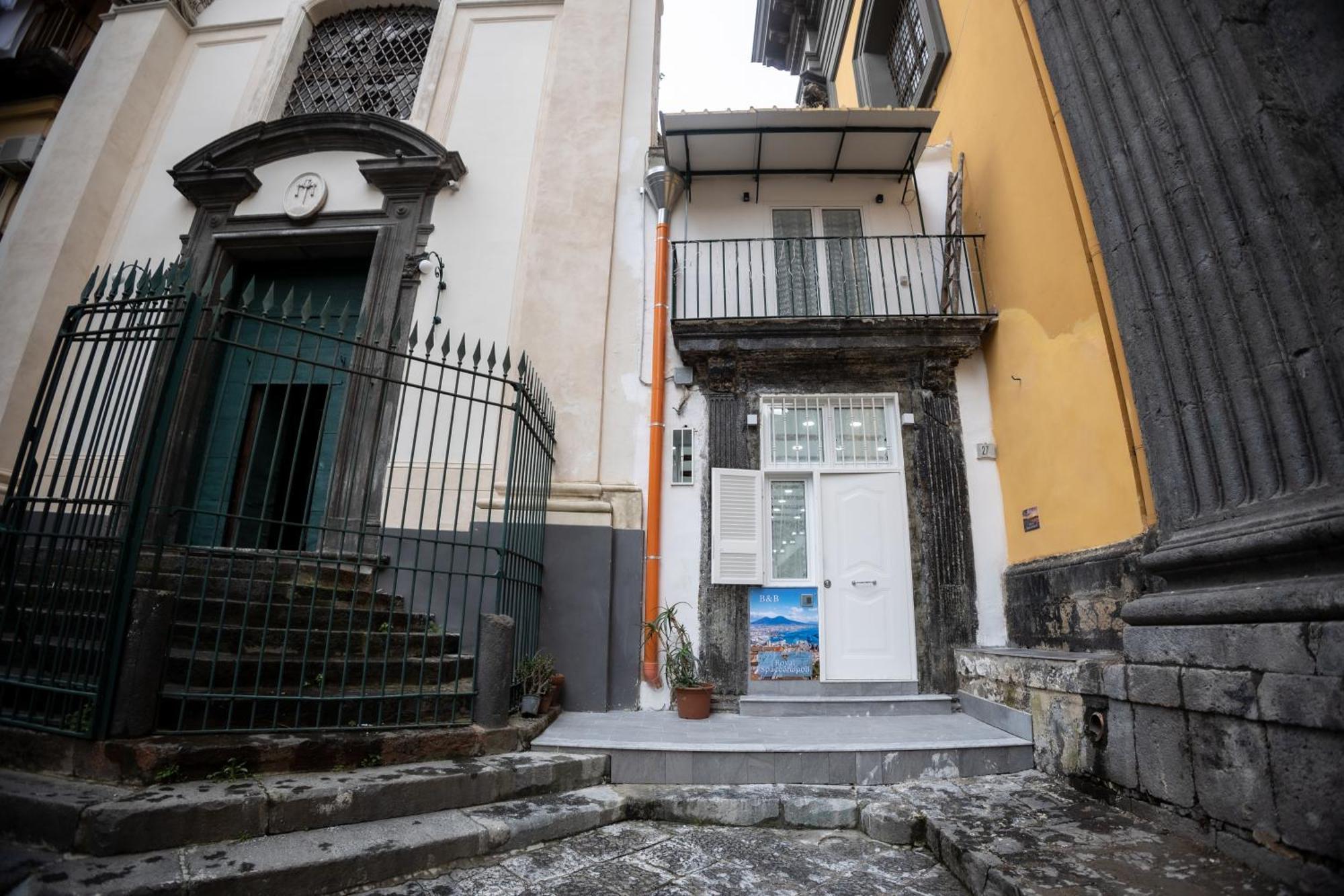 Royal Spaccanapoli Apartment Exterior photo